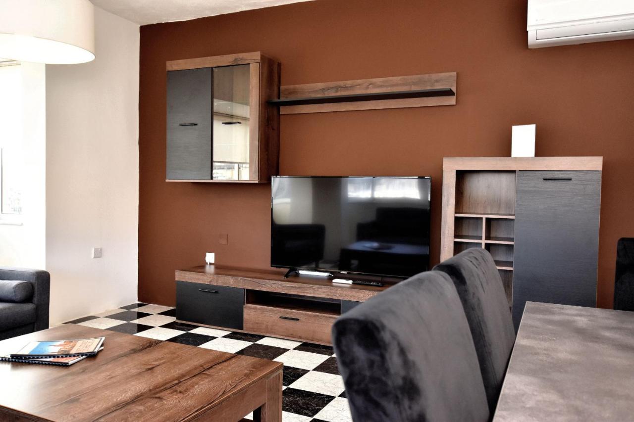 2 Bedroom, Bright & Central Top Floor Apartment - 5 Msida Exterior photo